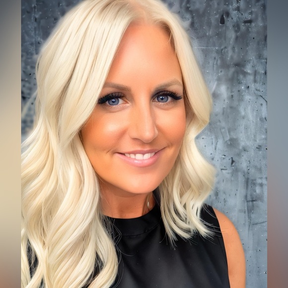 Meet your Posher, Lisa - Picture 2 of 2